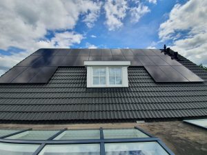 Coppens zonnepanelen op de voorkant van een dak